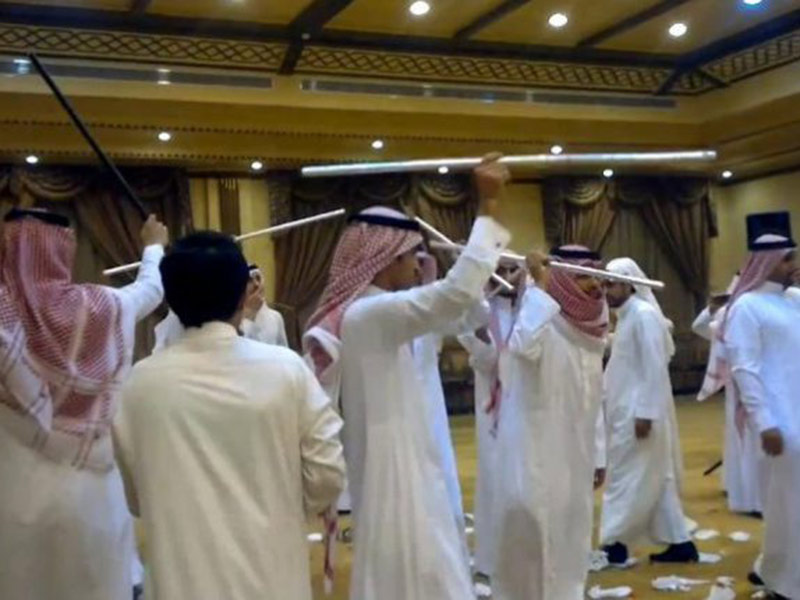 اضغط لمشاهدة الفيديو: مسن سعودي يحتفل بزواجه الثاني عشر!